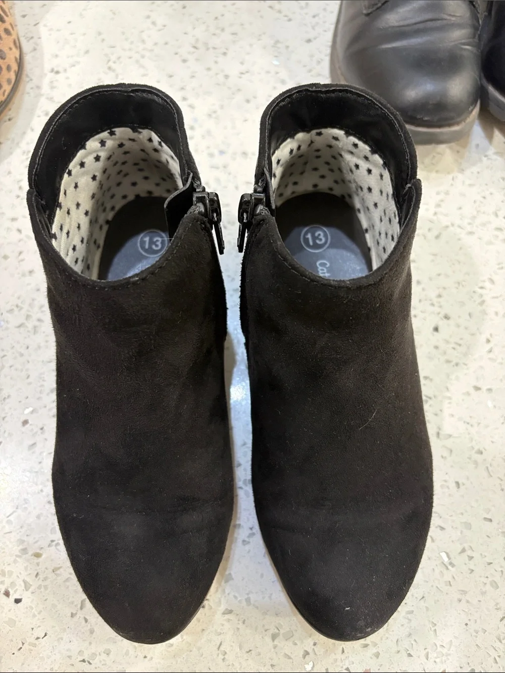 Girls Cat & Jack/The Children’s Place booties size 13